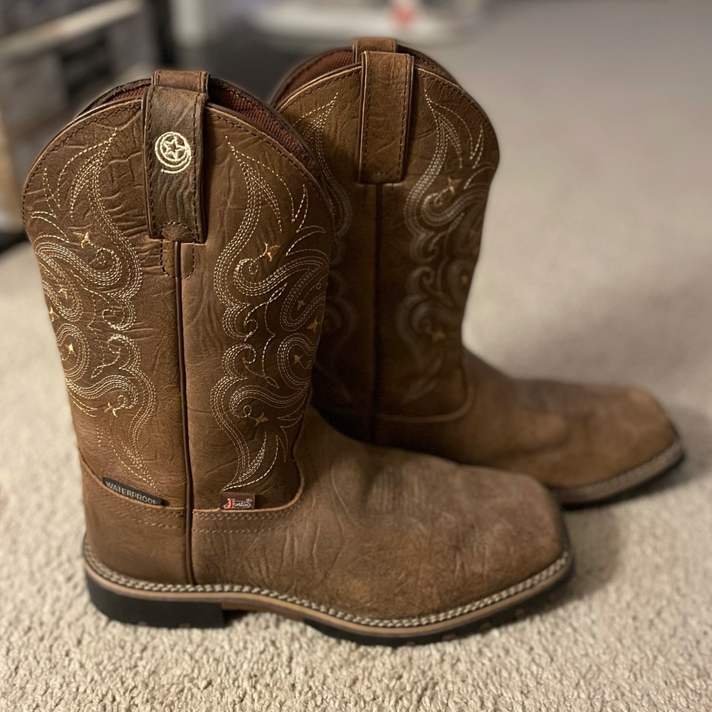 Brand new leather Justin cowboy boots size 8.5